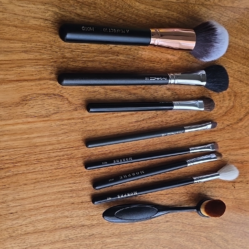 Lot Of 21 Assorted Makeup Brushes/ 4 Sponges